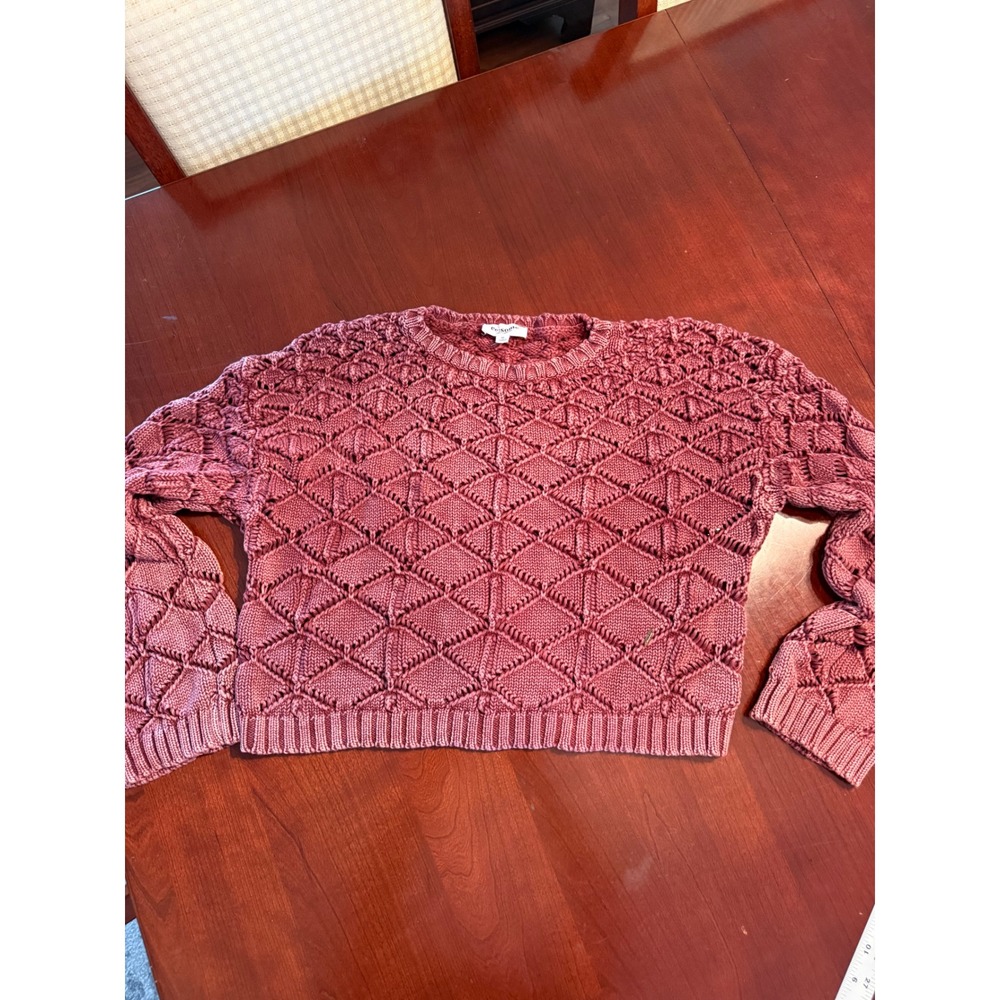 we:some mauve textured knit med crewneck sweater open-weave diamond pattern